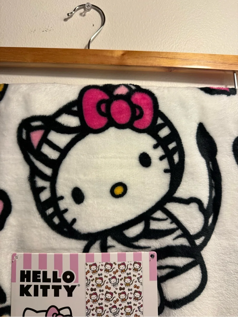 Hello kitty Halloween animal print plush blanket throw NWT 2026